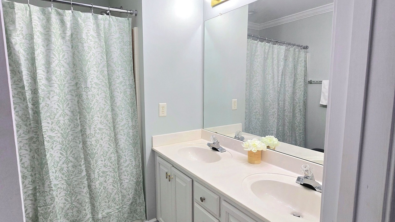 Photo of Bathroom in Davis Lake - Eastfield