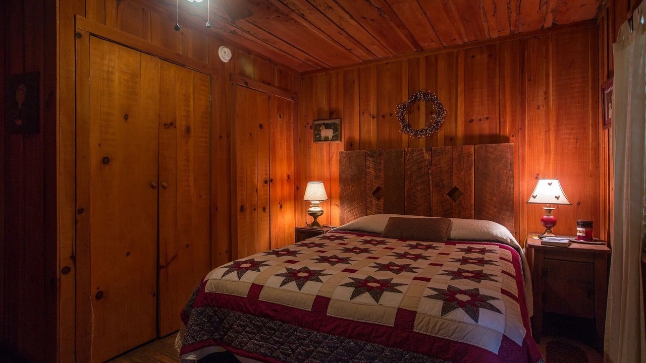Photo of Bedroom in Robbinsville