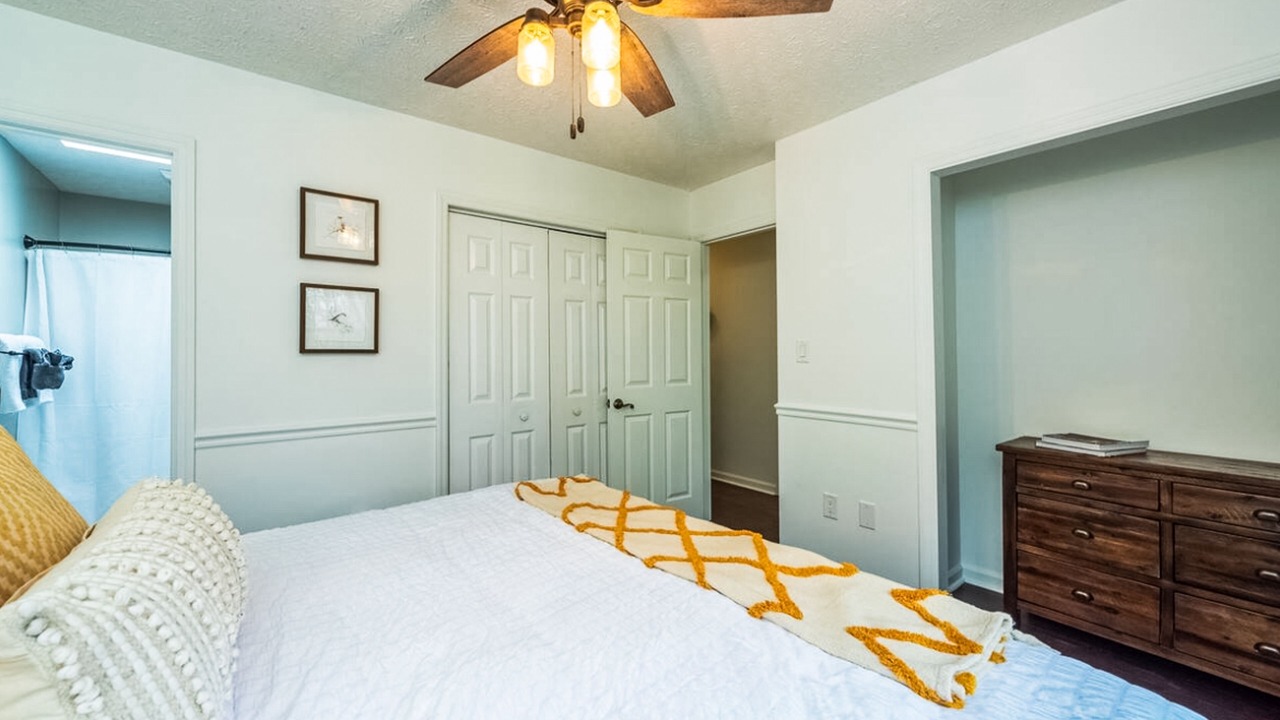 Photo of Bedroom in Royal Pines