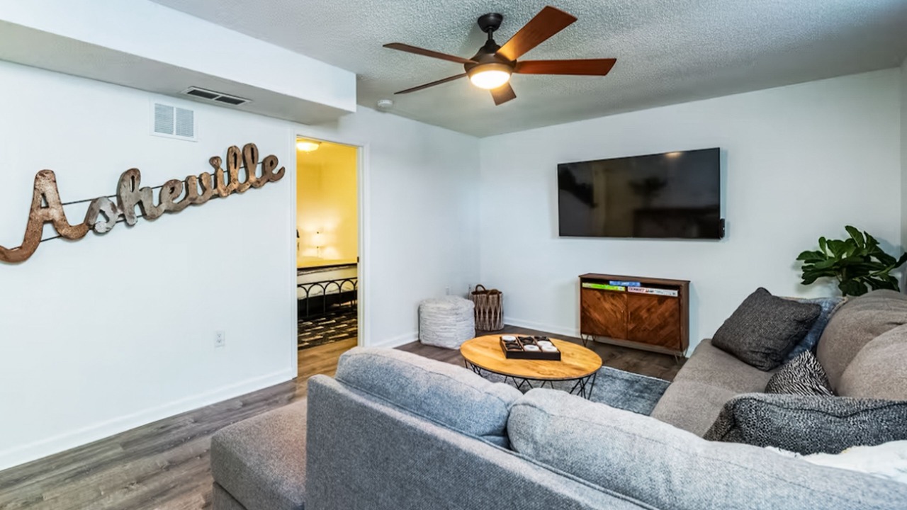 Photo of Livingroom in Royal Pines
