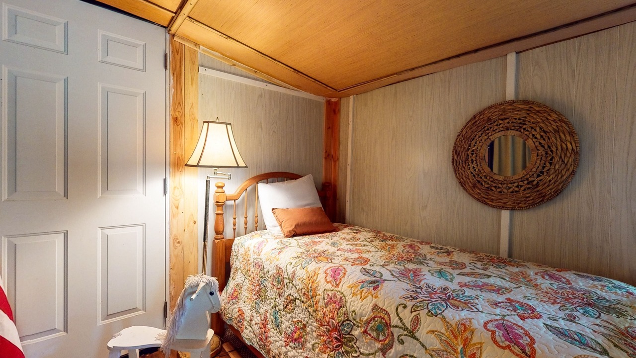 Photo of Bedroom in Lake Junaluska
