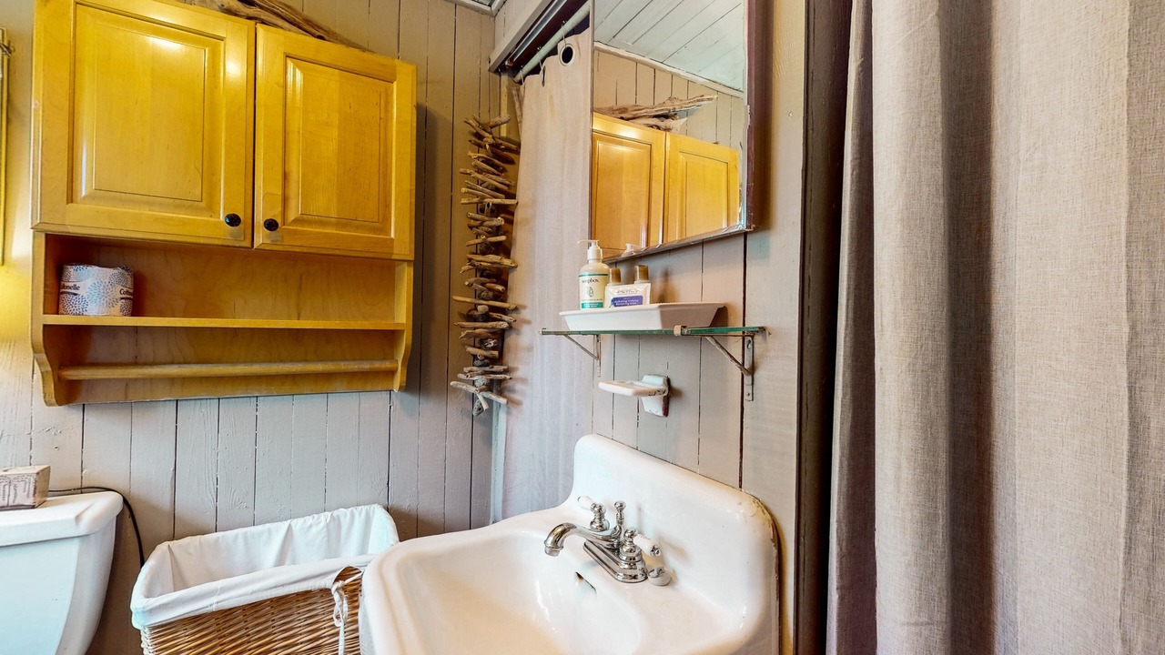 Photo of Bathroom in Lake Junaluska