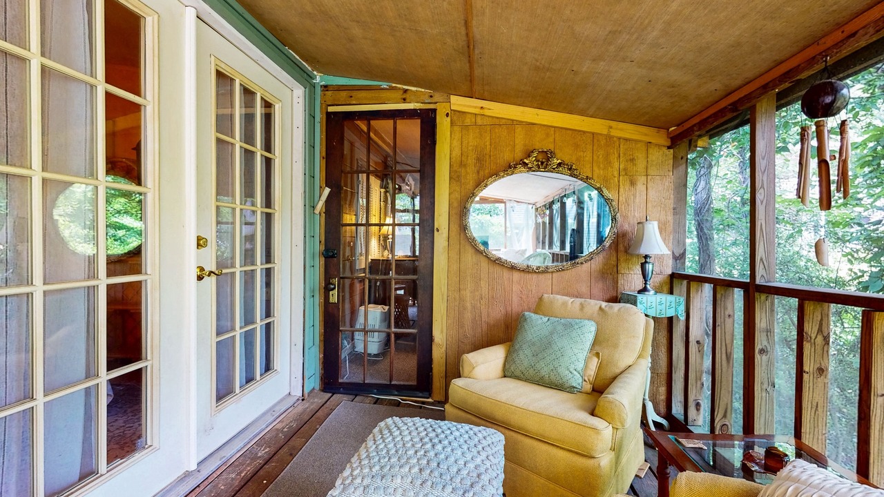 Photo of Patio Balcony in Lake Junaluska