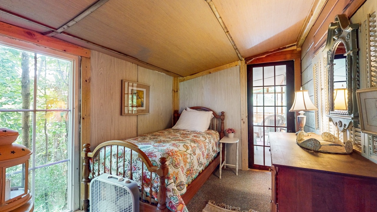 Photo of Bedroom in Lake Junaluska