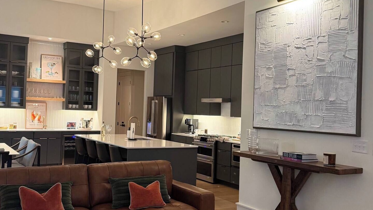 Photo of Livingroom in Southwest Raleigh
