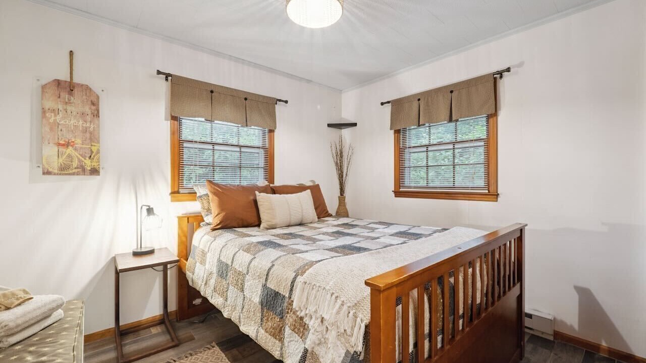 Photo of Bedroom in Newland