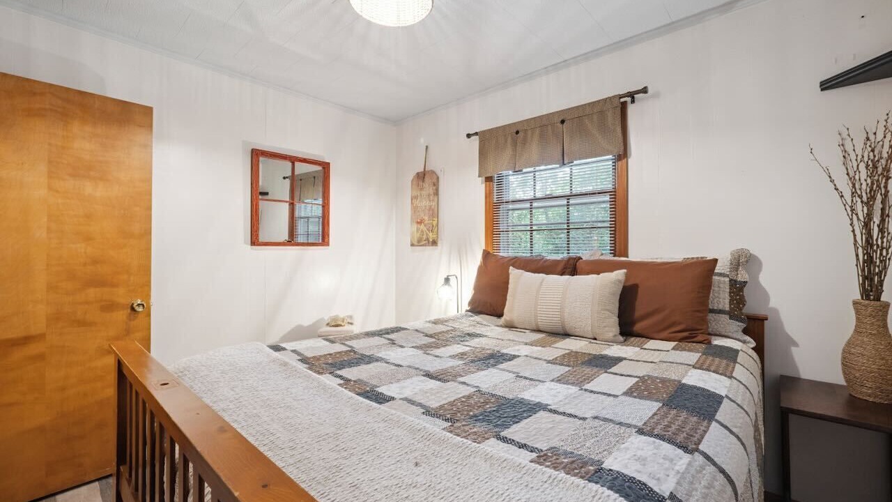 Photo of Bedroom in Newland