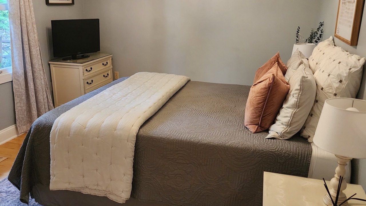 Photo of Bedroom in Royal Pines