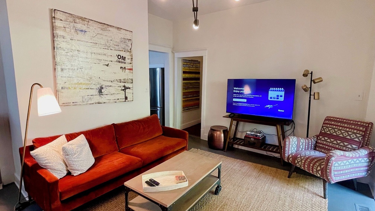 Photo of Livingroom in Downtown