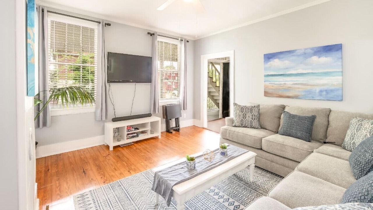 Photo of Livingroom in Downtown Charleston