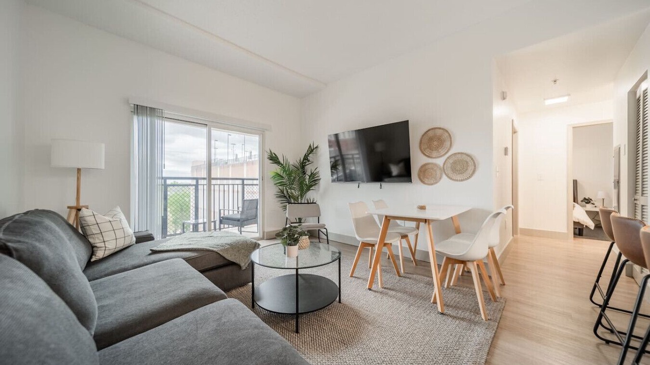 Photo of Livingroom in Charlotte Center City