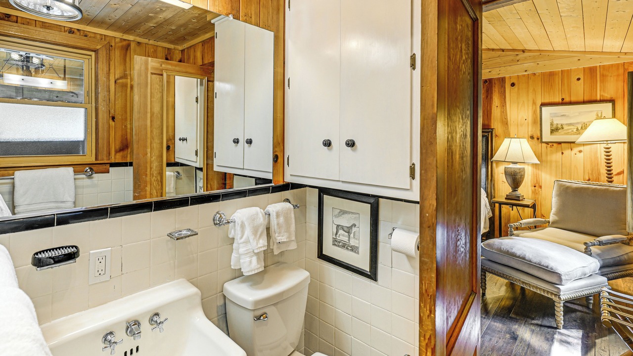 Photo of Bathroom in Mirror Lake