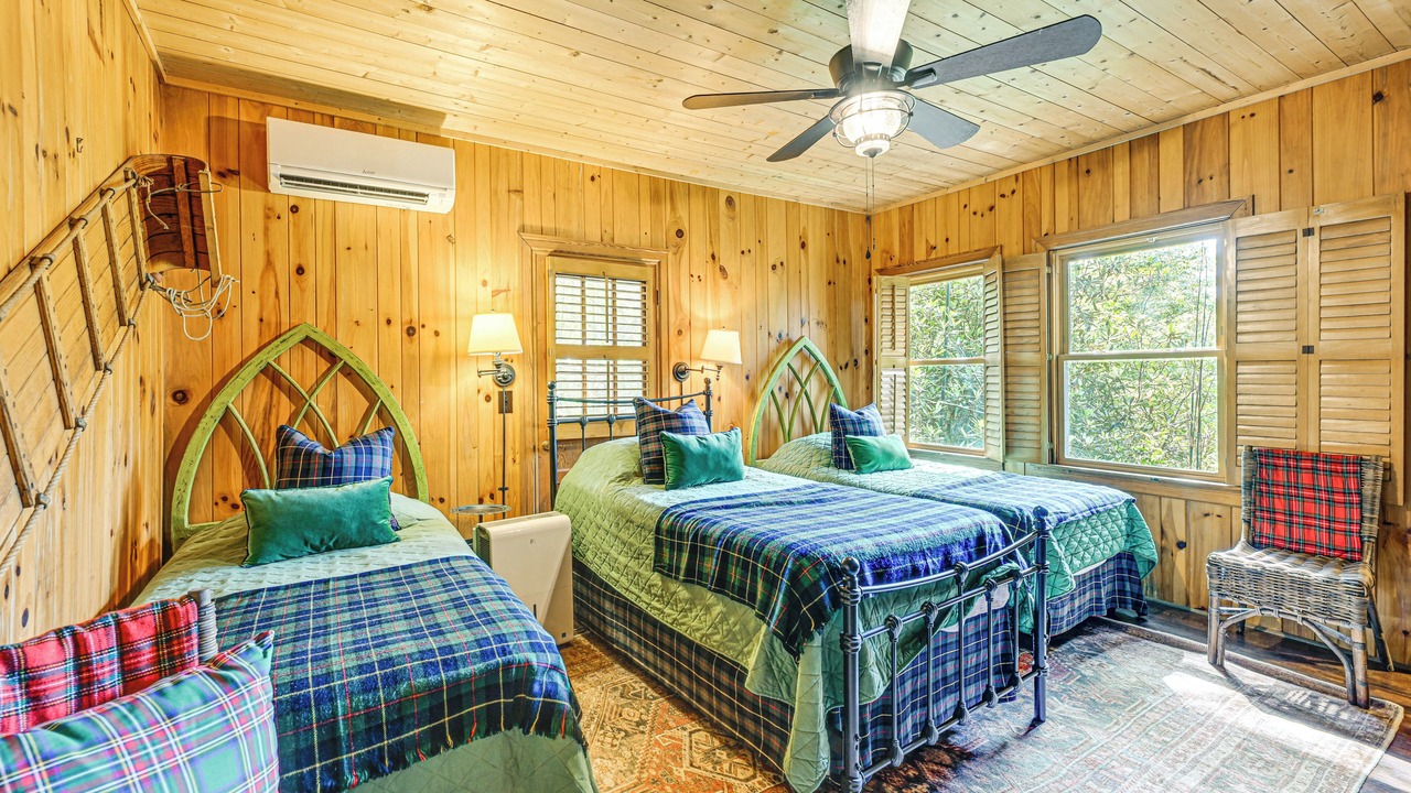 Photo of Bedroom in Mirror Lake