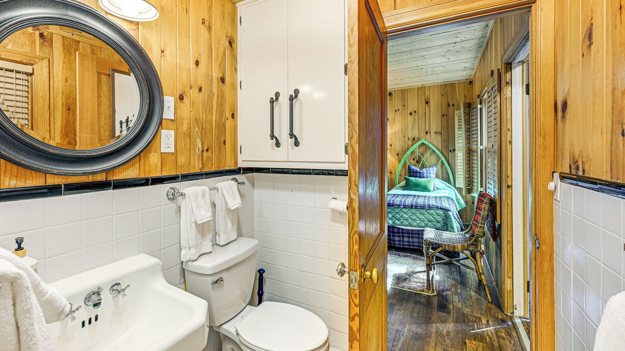 Photo of Bathroom in Mirror Lake