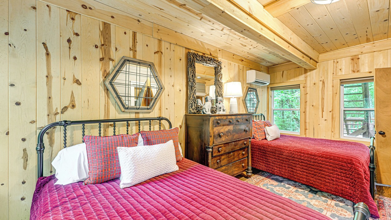 Photo of Bedroom in Mirror Lake