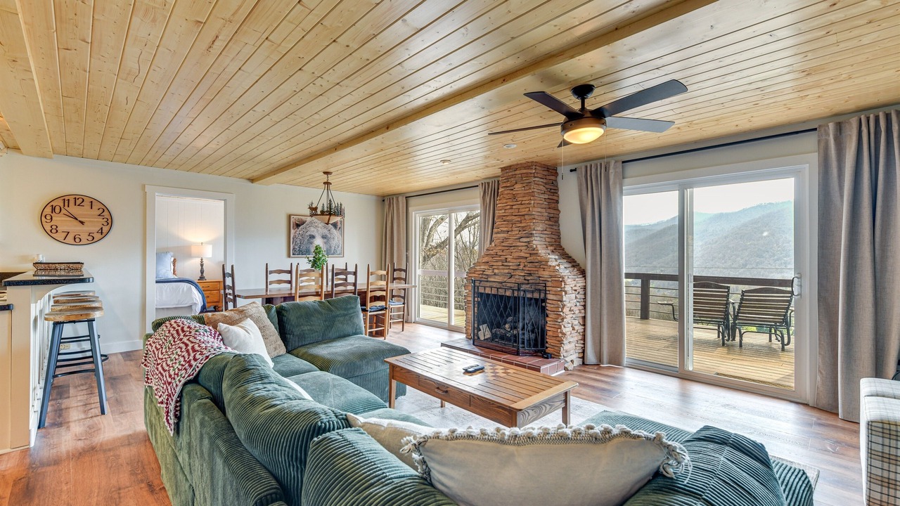Photo of Livingroom in Maggie Valley