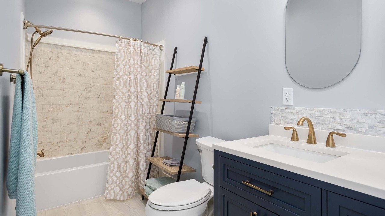 Photo of Bathroom in Old Fort