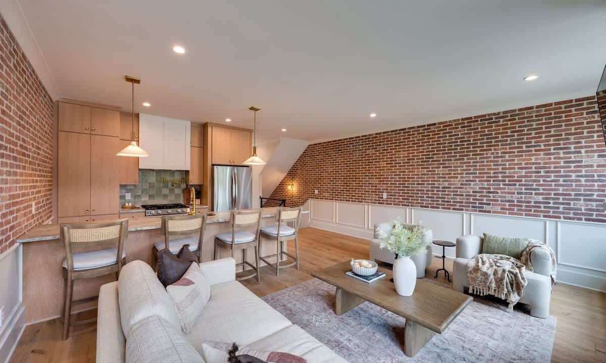 Photo of Livingroom in Hillsboro Village