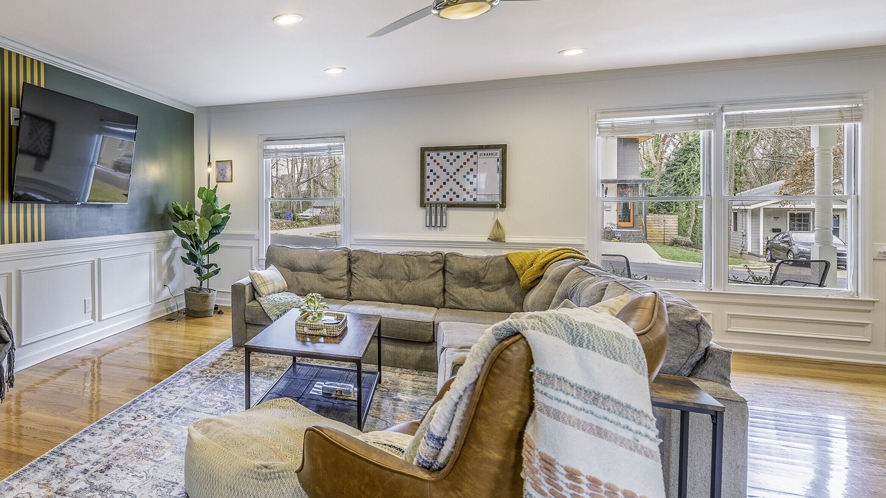 Photo of Livingroom in Downtown