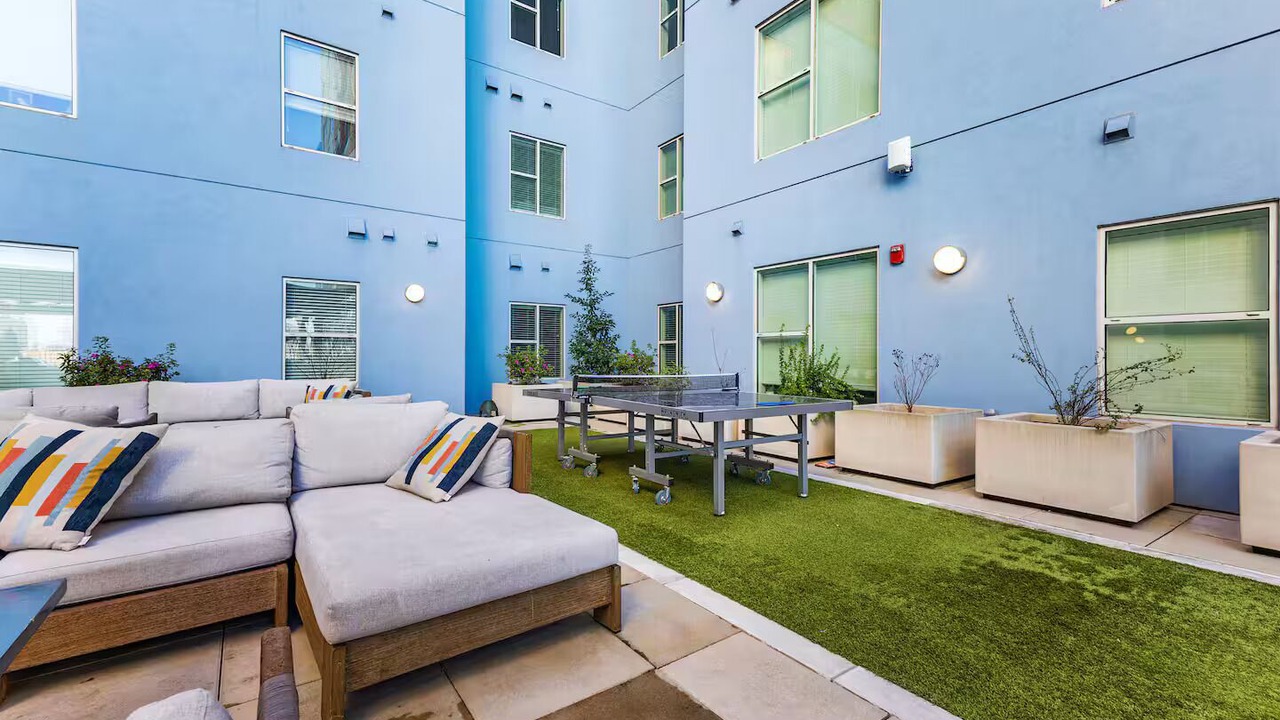 Photo of Patio Balcony in Eighth Avenue