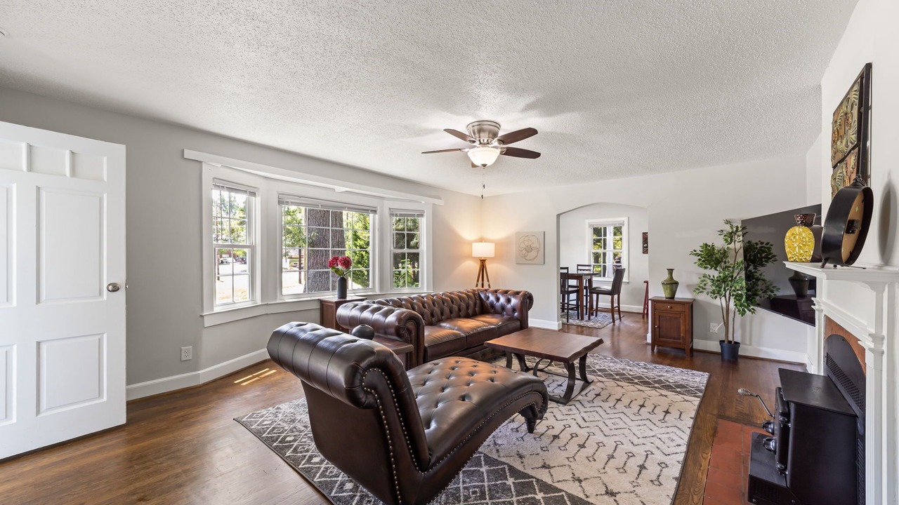Photo of Livingroom in Lindley Park