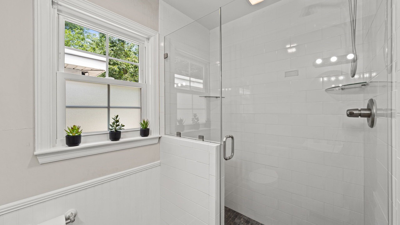 Photo of Bathroom in Lindley Park