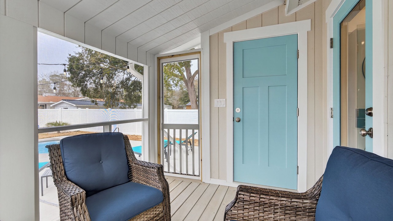 Photo of Patio Balcony in Tranquil Harbour