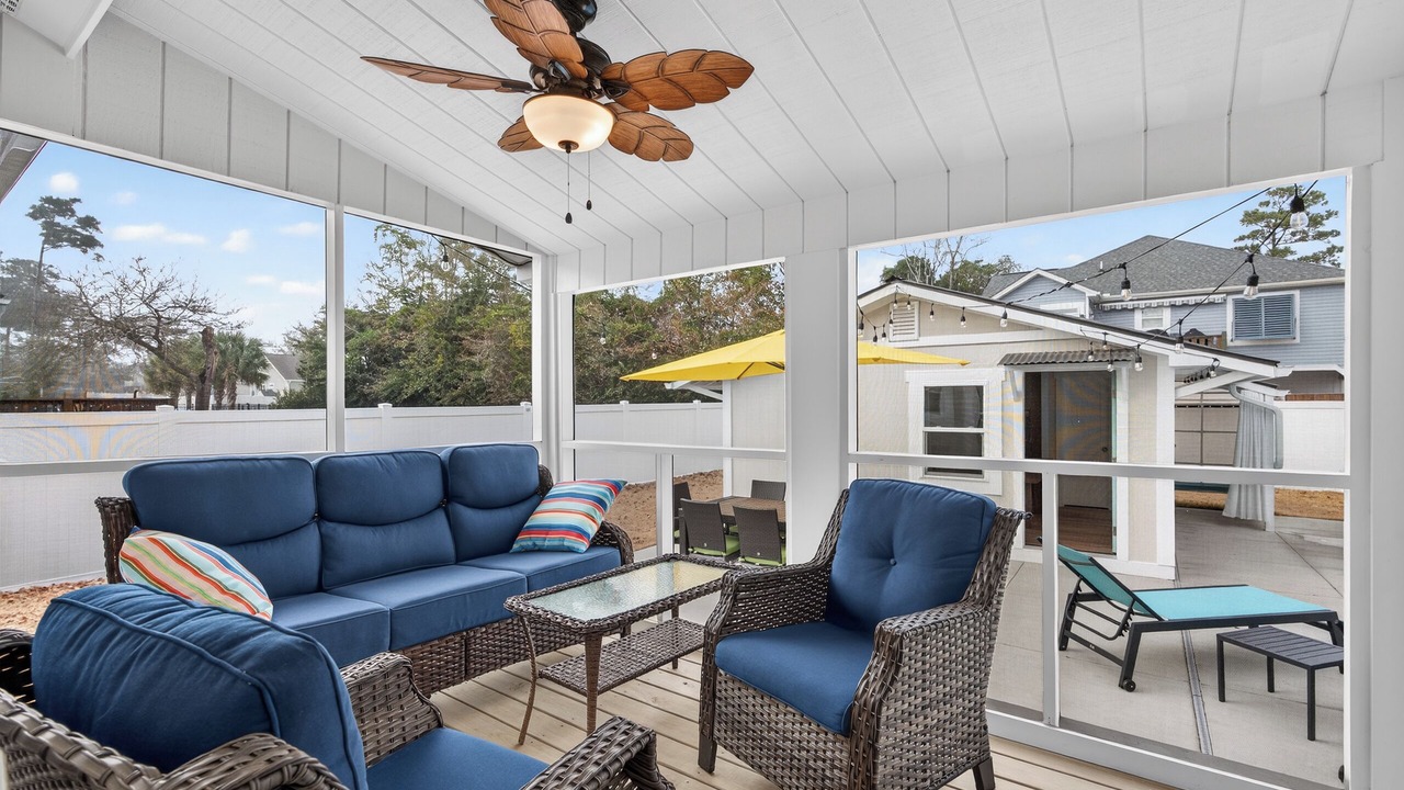 Photo of Patio Balcony in Tranquil Harbour