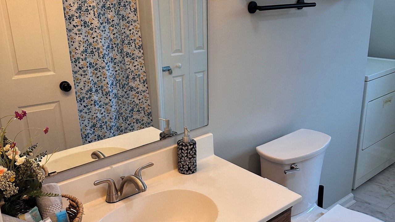 Photo of Bathroom in Pinnacle