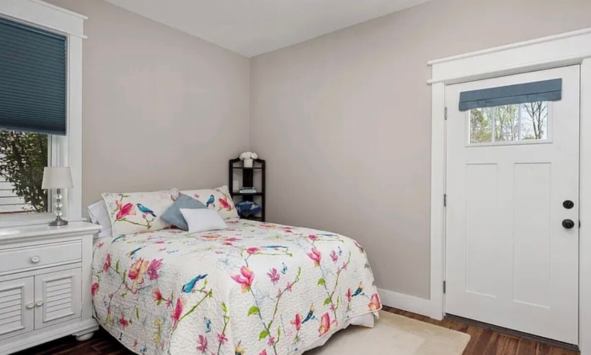 Photo of Bedroom in Manteo