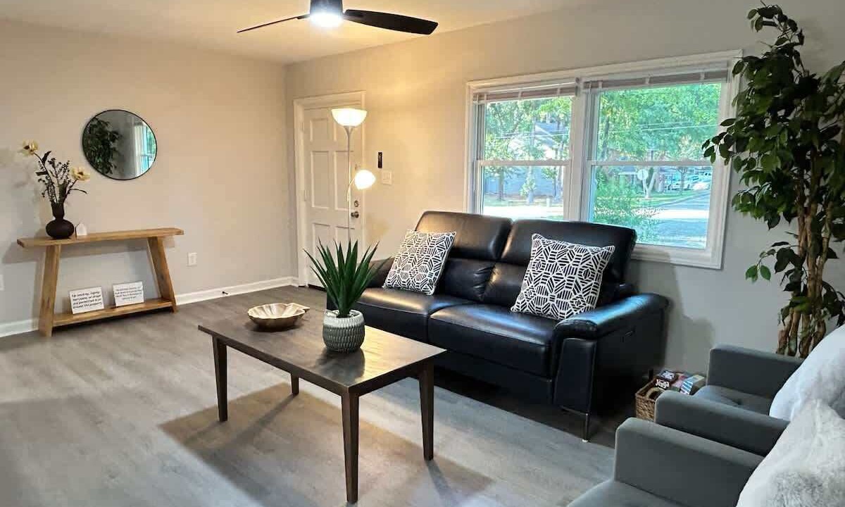 Photo of Livingroom in Southwest Raleigh
