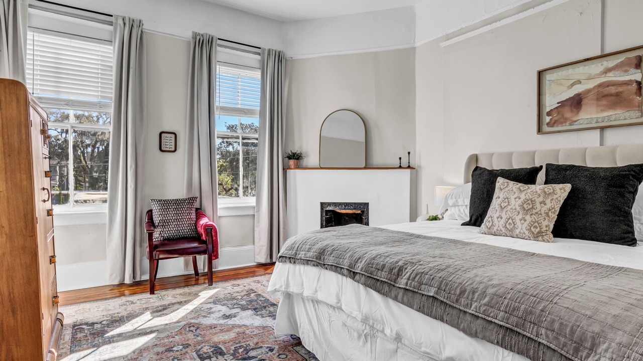 Photo of Bedroom in Metropolitan