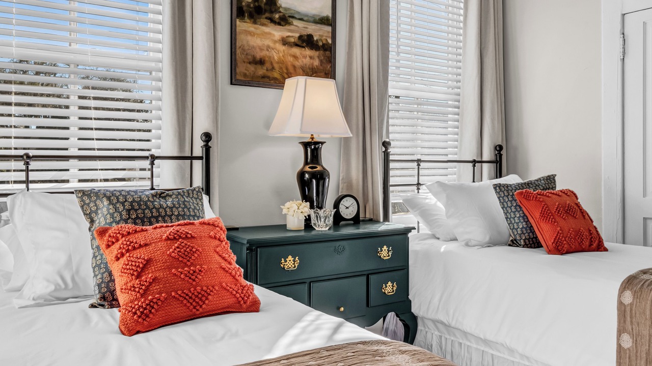 Photo of Bedroom in Metropolitan