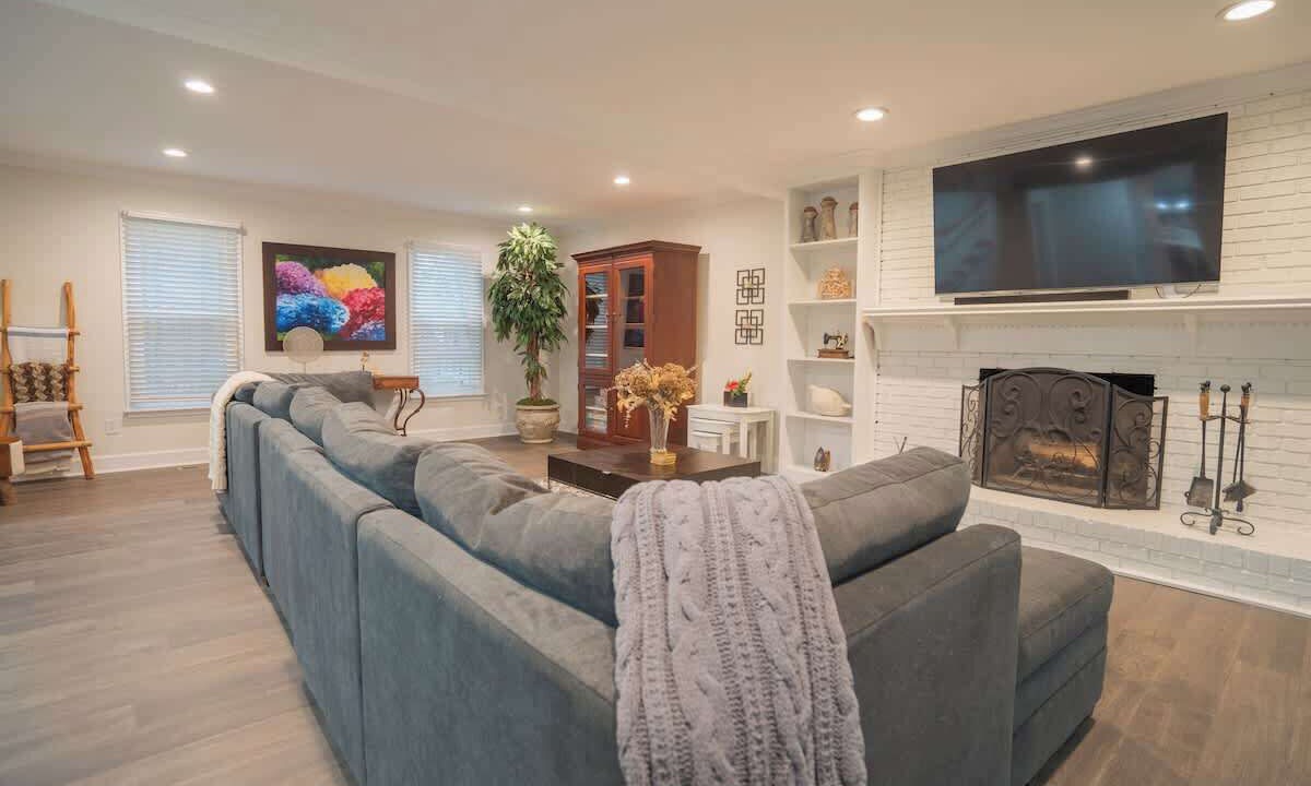 Photo of Livingroom in North Raleigh