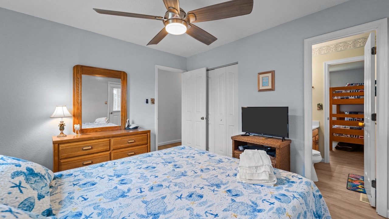 Photo of Bedroom in Waves