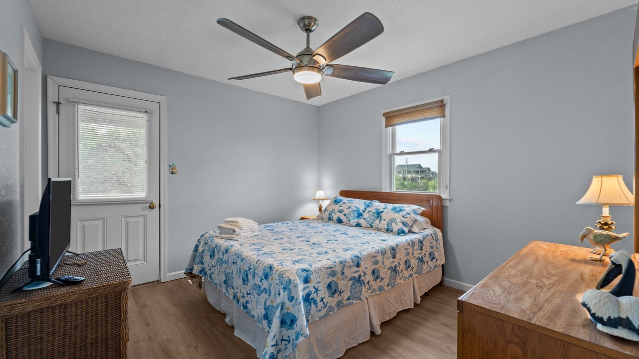 Photo of Bedroom in Waves