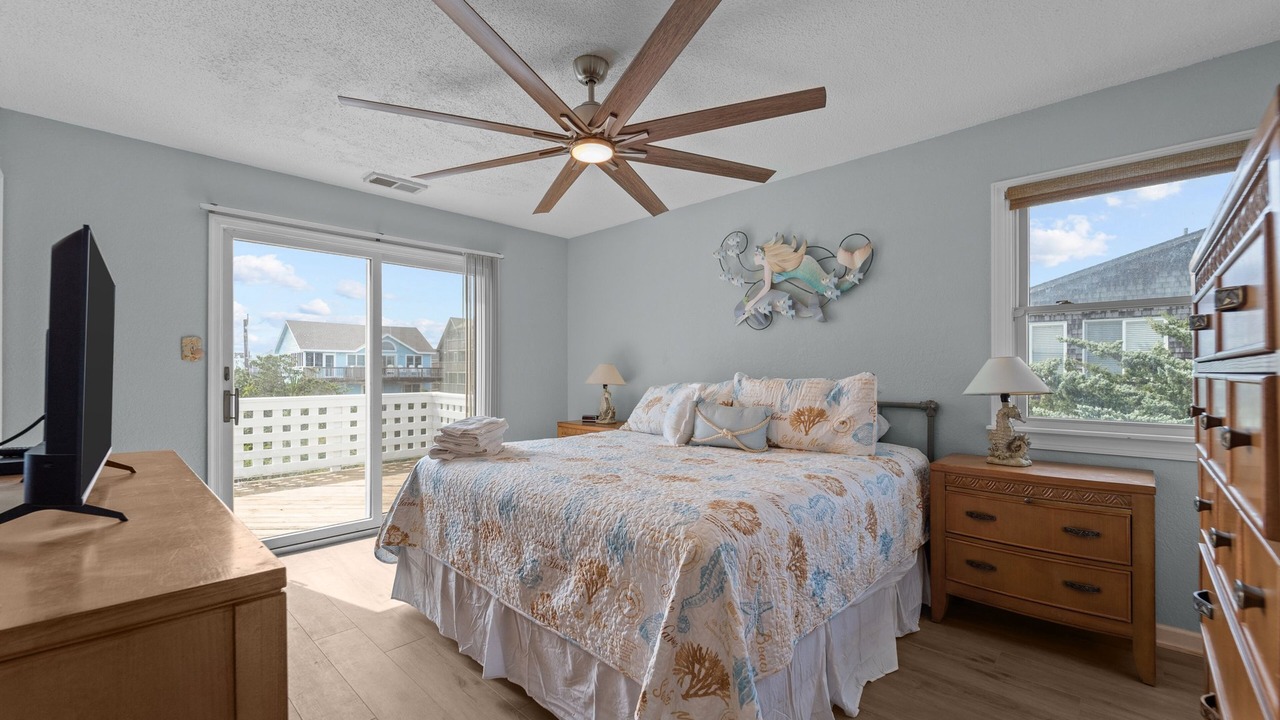 Photo of Bedroom in Waves