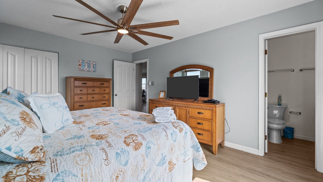 Photo of Bedroom in Waves
