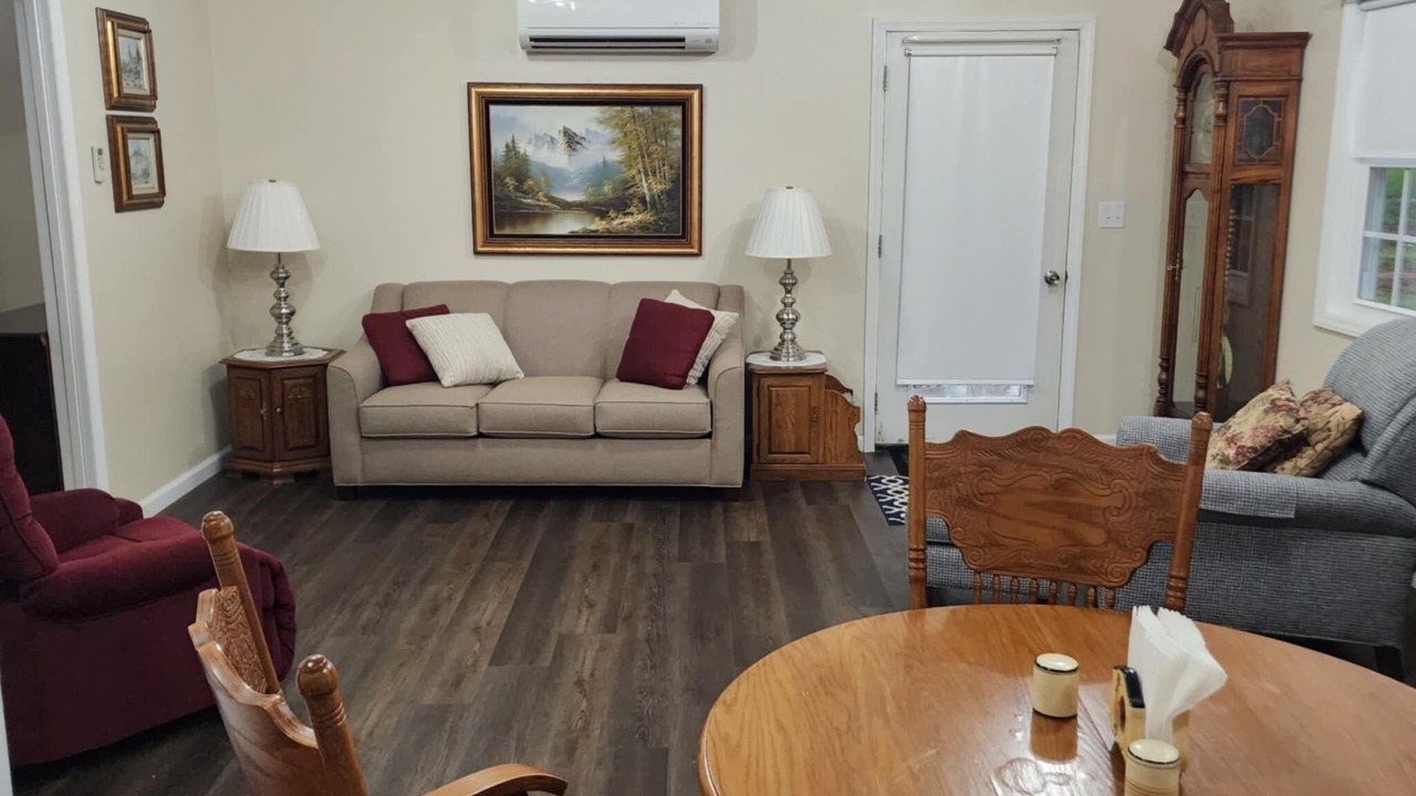 Photo of Livingroom in Hamptonville