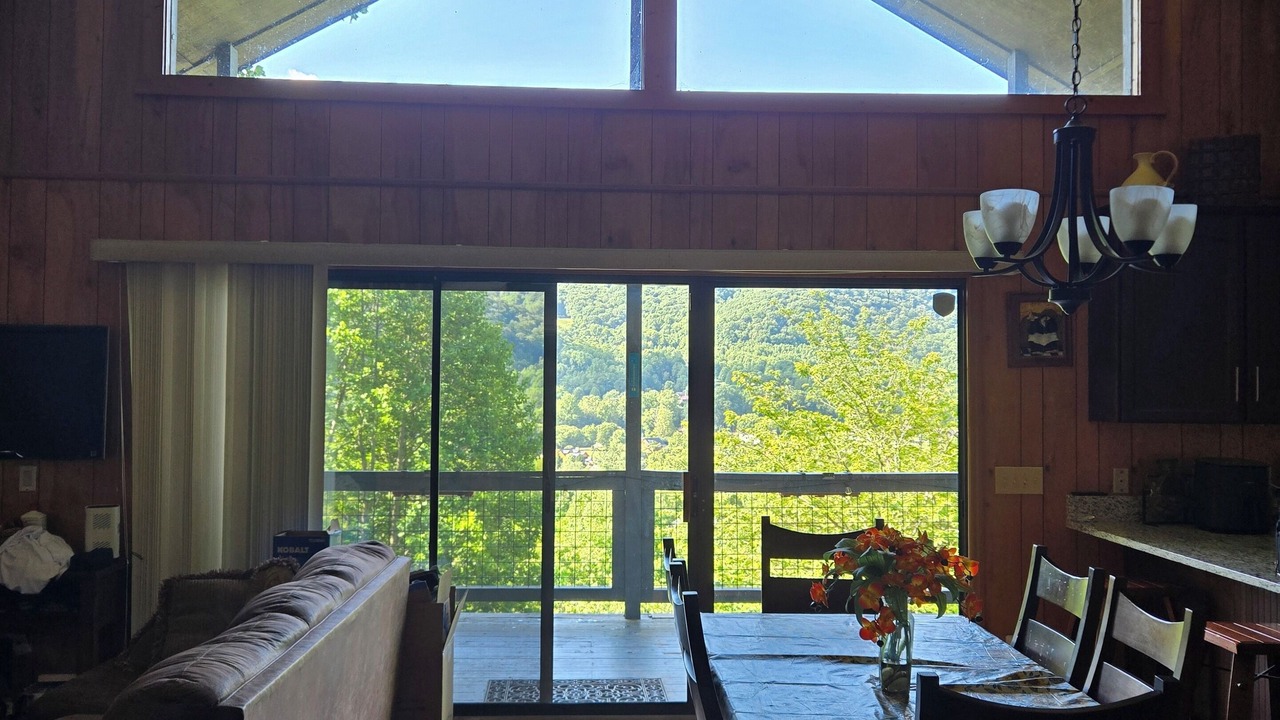 Photo of Livingroom in Valley Creek Run