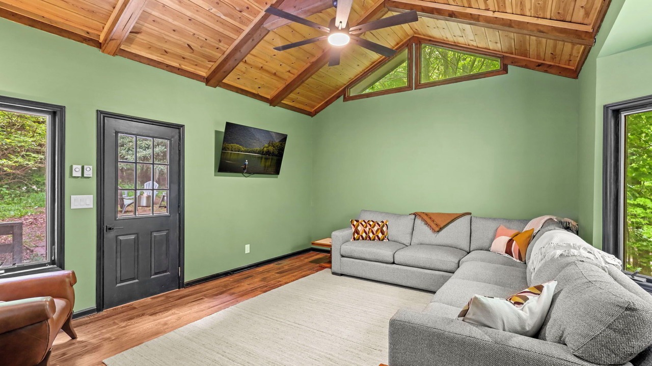 Photo of Livingroom in West Jefferson