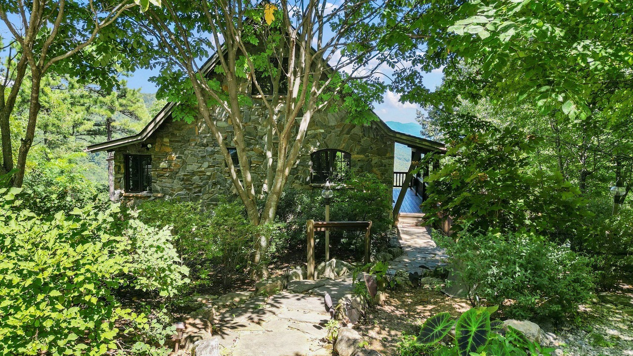 Photo of Outdoor in Black Mountain