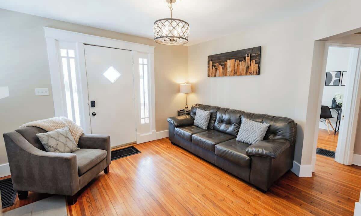 Photo of Livingroom in East Hill