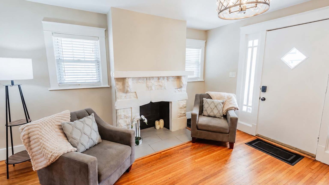 Photo of Livingroom in East Hill