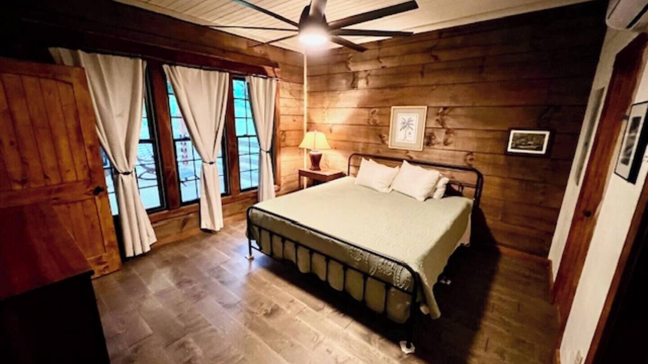 Photo of Bedroom in Saluda