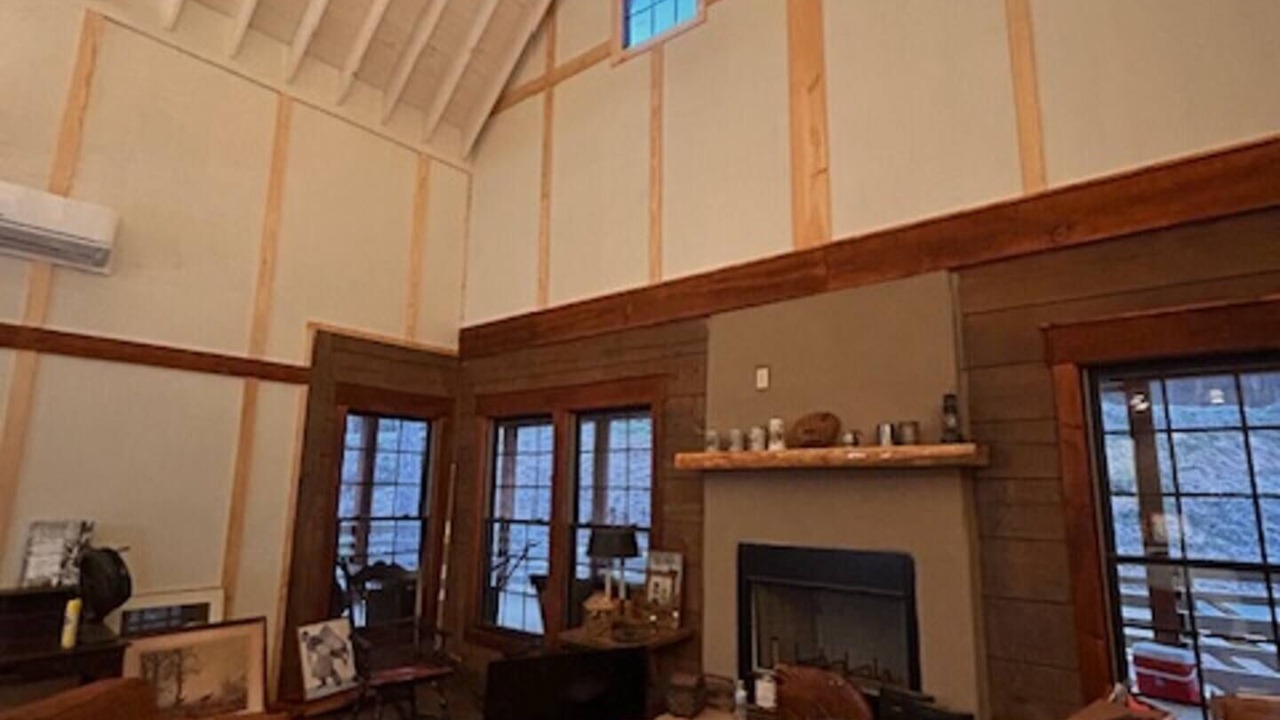 Photo of Livingroom in Saluda