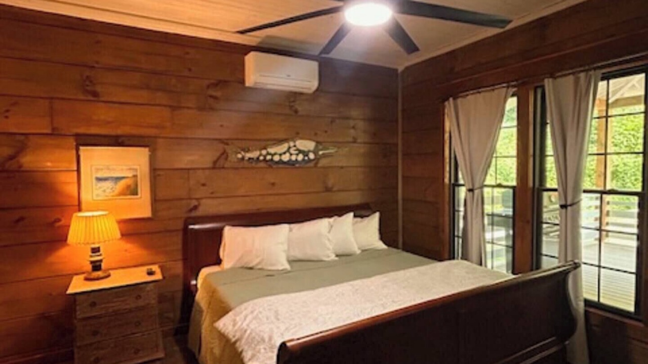 Photo of Bedroom in Saluda