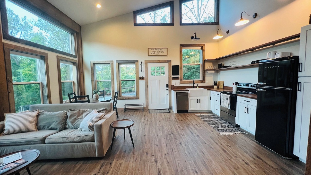 Photo of Livingroom in Cullowhee