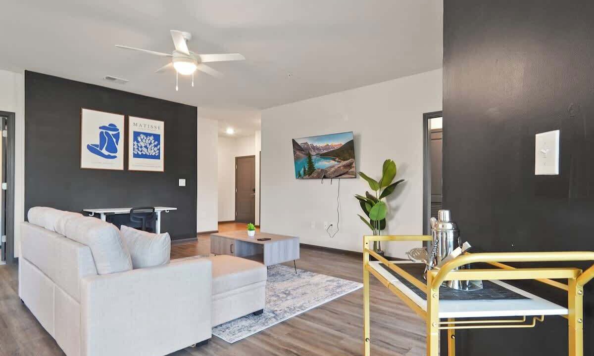 Photo of Livingroom in North Raleigh