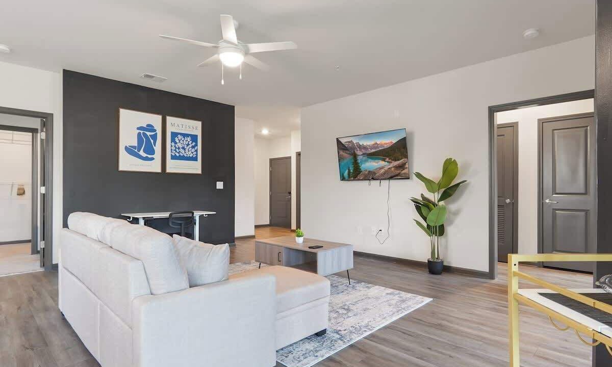 Photo of Livingroom in North Raleigh